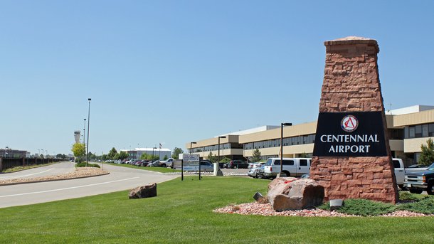 Aeroporto Centennial, em Denver (Colorado/EUA), onde o acidente aconteceu (Imagem: Wikimedia Commons)