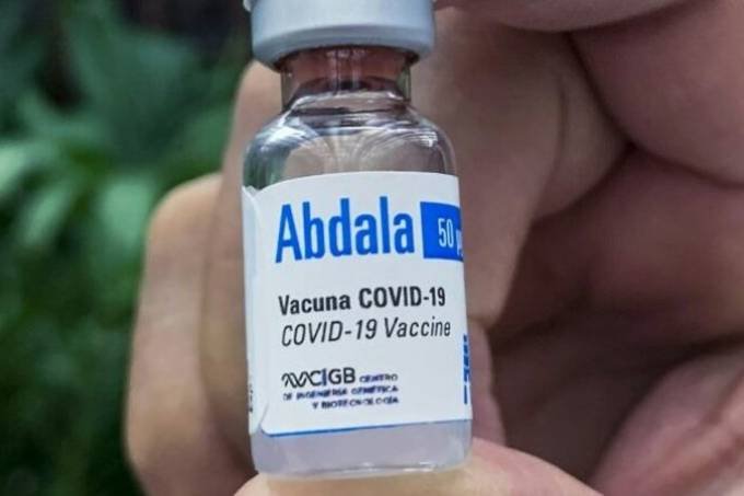 Cientistas cubanos lançaram uma nova vacina, Abdala, que tem uma taxa de eficácia de 92%. (Fonte: Reprodução/AFP)