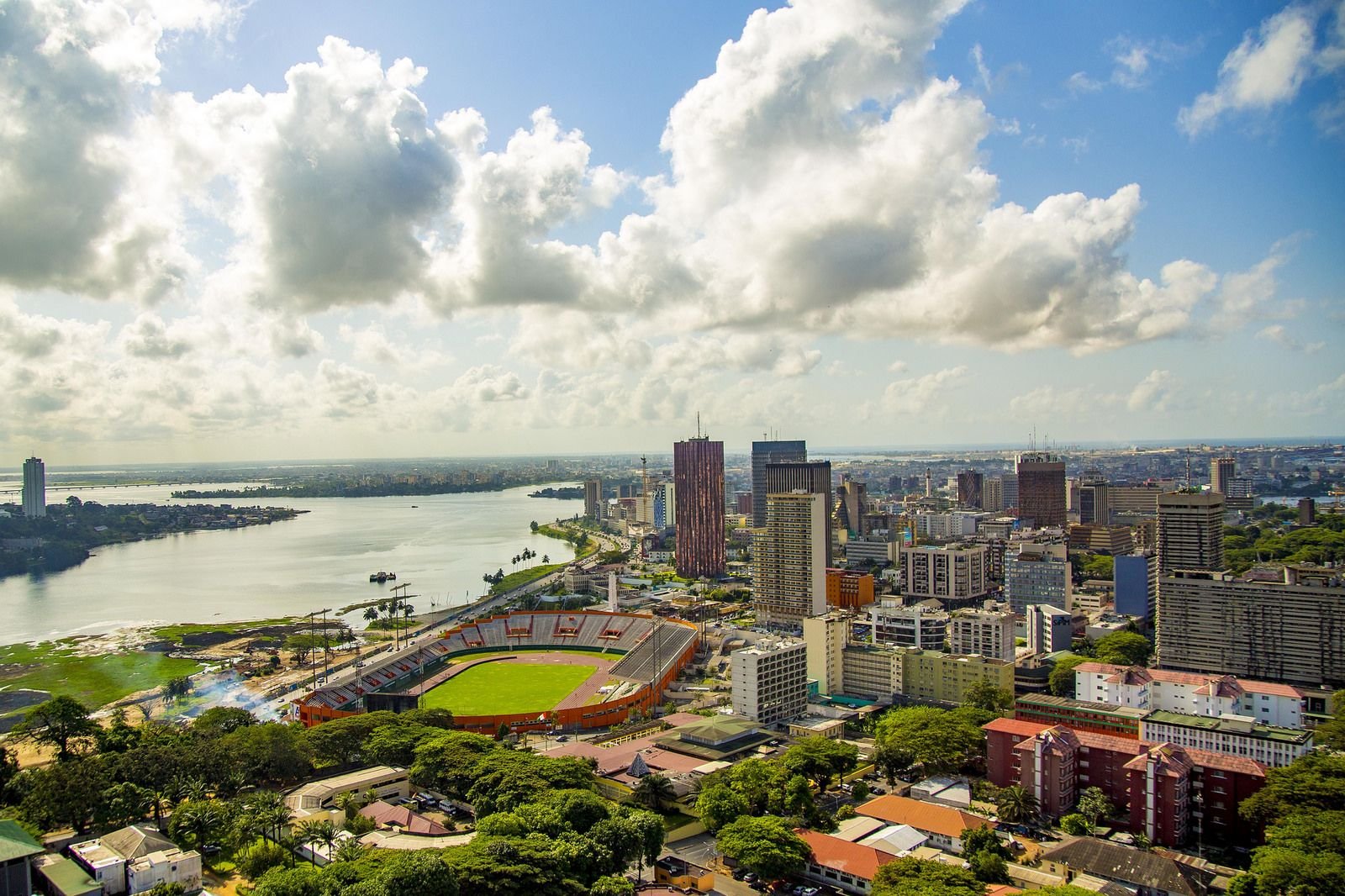Abidjan, Costa do Marfim. (Fonte: Pinterest / Reprodução)
