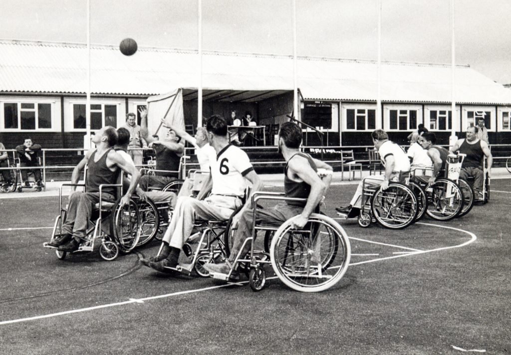 O basquete em cadeira de rodas foi um dos primeiros esportes dos jogos de Stoke Mandeville (Imagem: Paris2024/Reprodução)