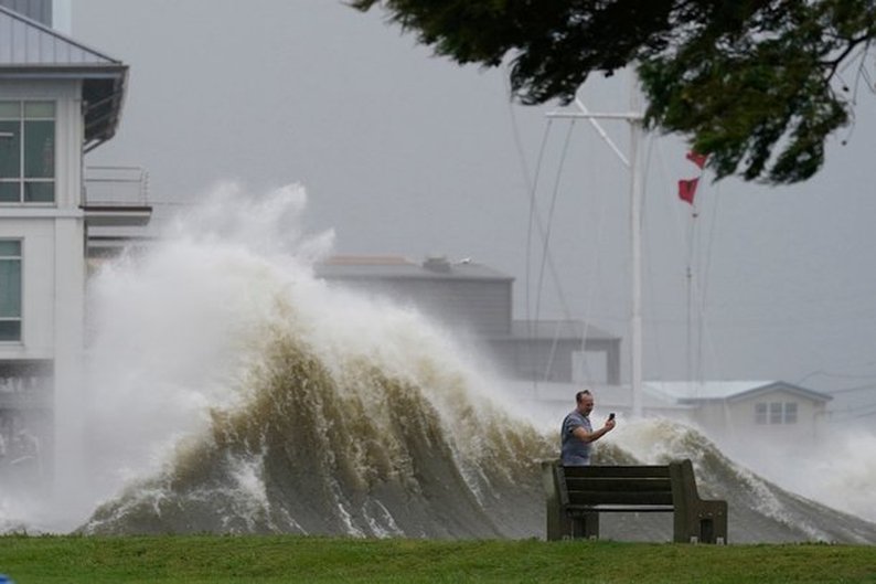 (Fonte: New York Post/ AP Photo / Gerald Herbert/ Reprodução)