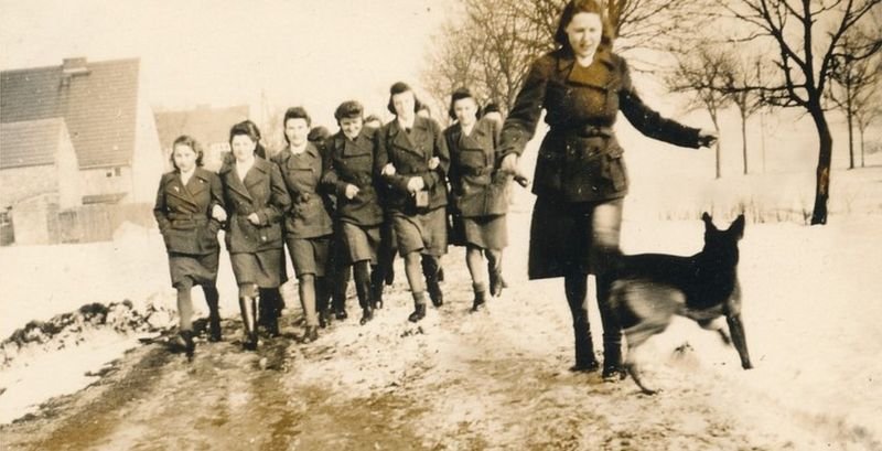 Guardas mulheres em Ravensbrück, na Alemanha.