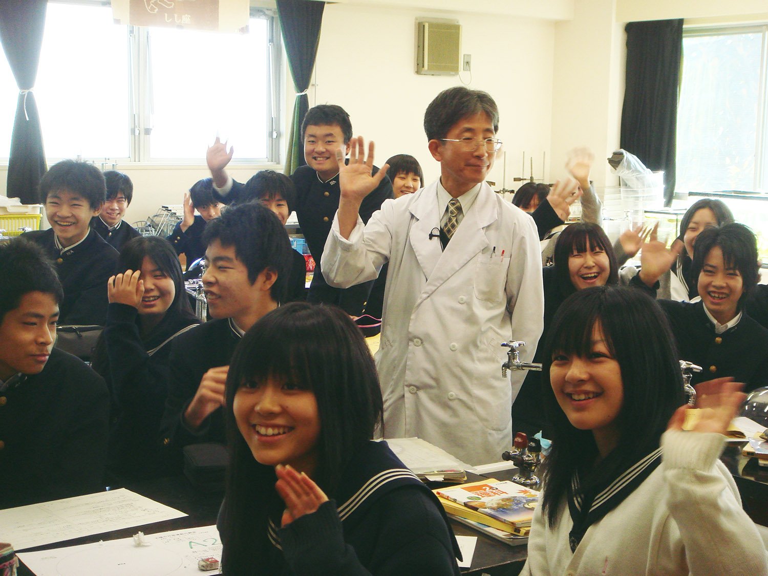 No Japão, todos são ensinados a respeitar os professores desde cedo. (Fonte: Sabedoria Pura/Reprodução)