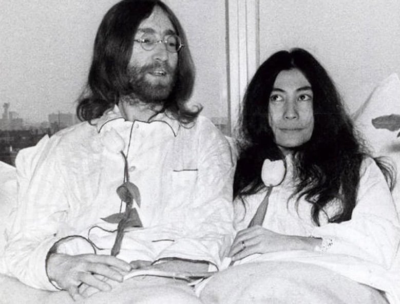 Lennon e Yoko Ono. (Fonte: Uol/Reprodução)