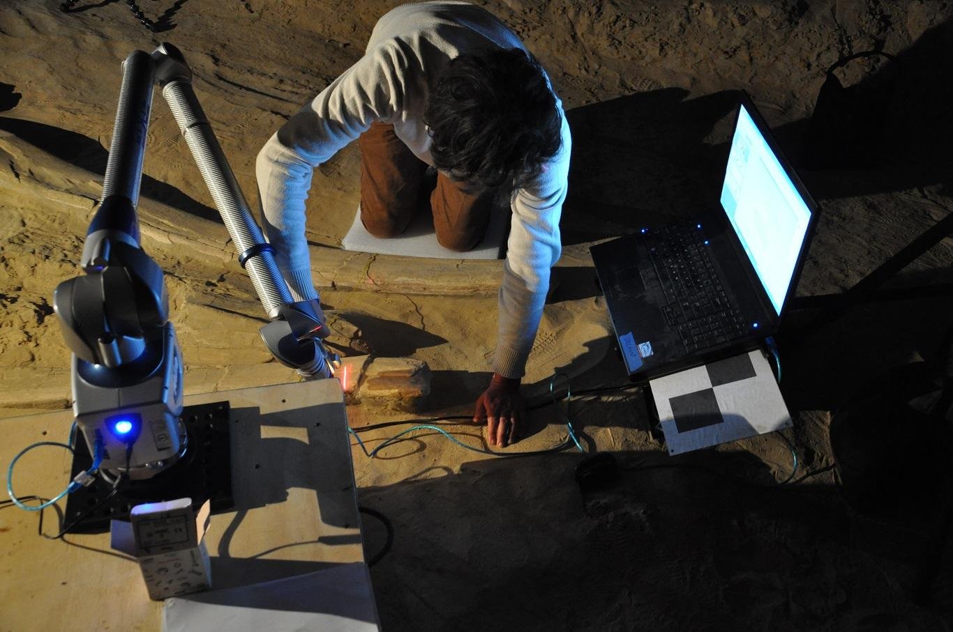 Scanner 3D para analisar os fósseis. (Fonte: Smithsonian/Reprodução)