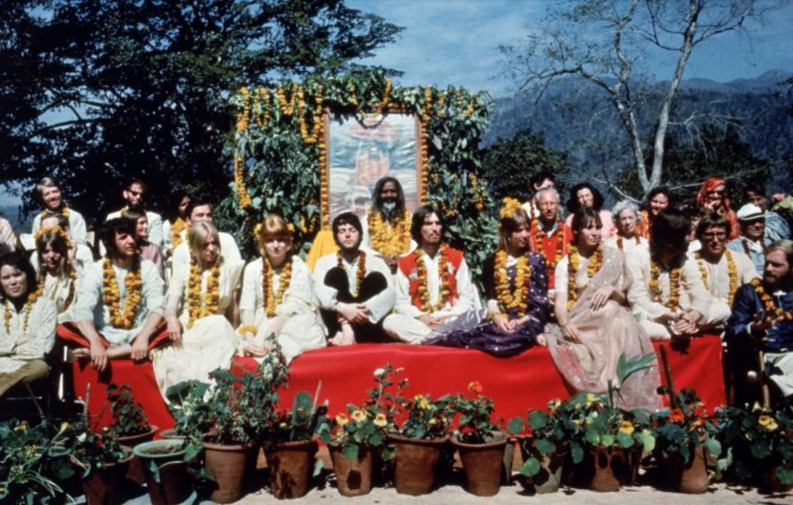 Os Beatles na Índia (Fonte: Reprodução)