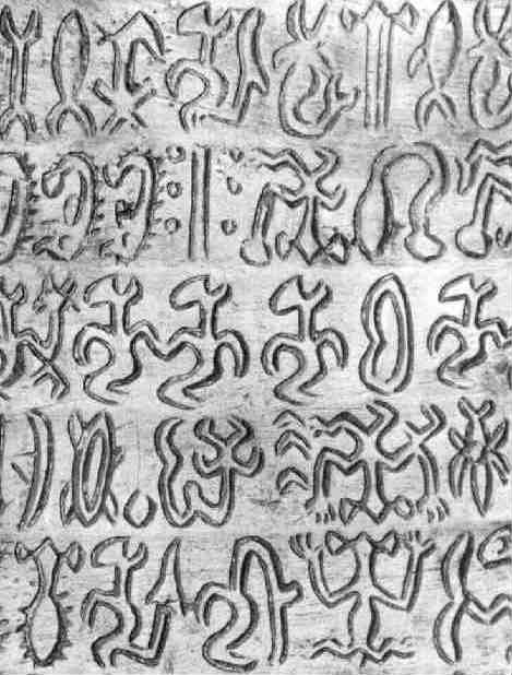 A escrita rongorongo da Ilha de Páscoa. (Fonte: Wikimedia Commons)