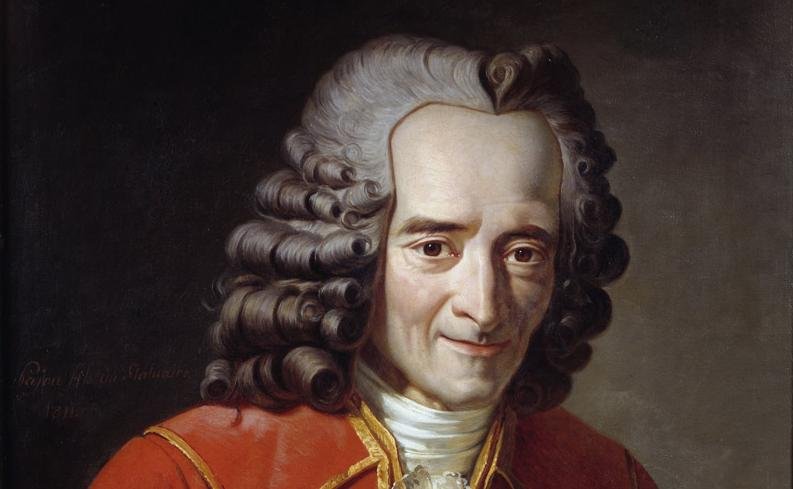 "Voltaire lisant L’année littéraire de Fréron", de Jacques Augustin Catherine Pajou (1811). (Fonte: Wikimedia Commons)