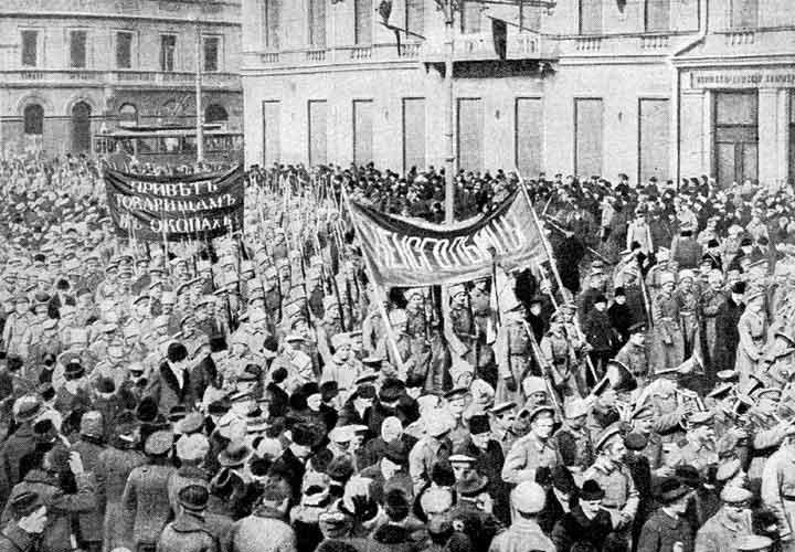 Protestos eclodiram nas cidades russas, em 1917, estimulados pelo fracasso na Guerra (Imagem: Wikimedia Commons)