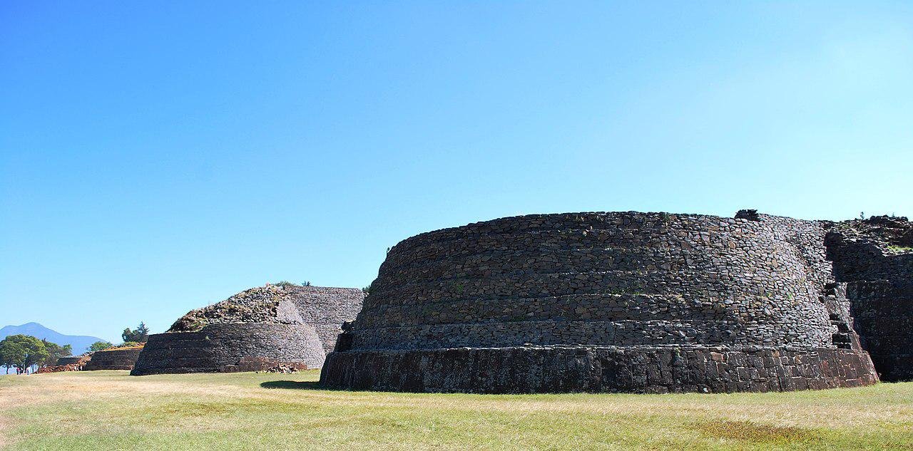 Ruinas de las yácatas de Tzintzuntzan. (Fonte: Thelmadatter/ Wikipedia/ Reprodução)