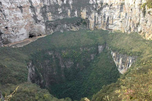 Xiaozhai Tiankeng, o 