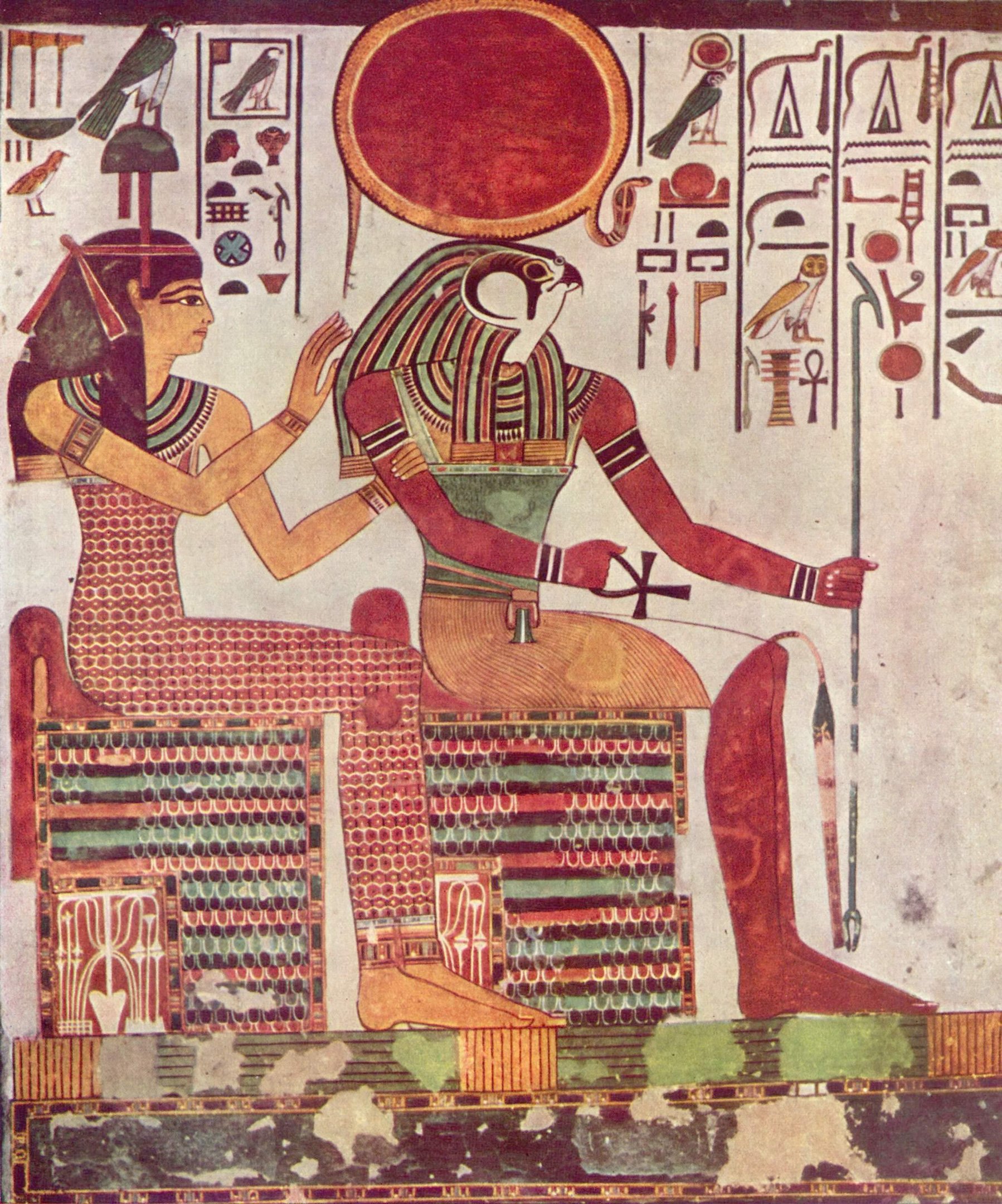 O Deus Ra era representado de diversas maneiras, sendo uma delas com a cabeça de um falcão. (Fonte: Wikimedia)
