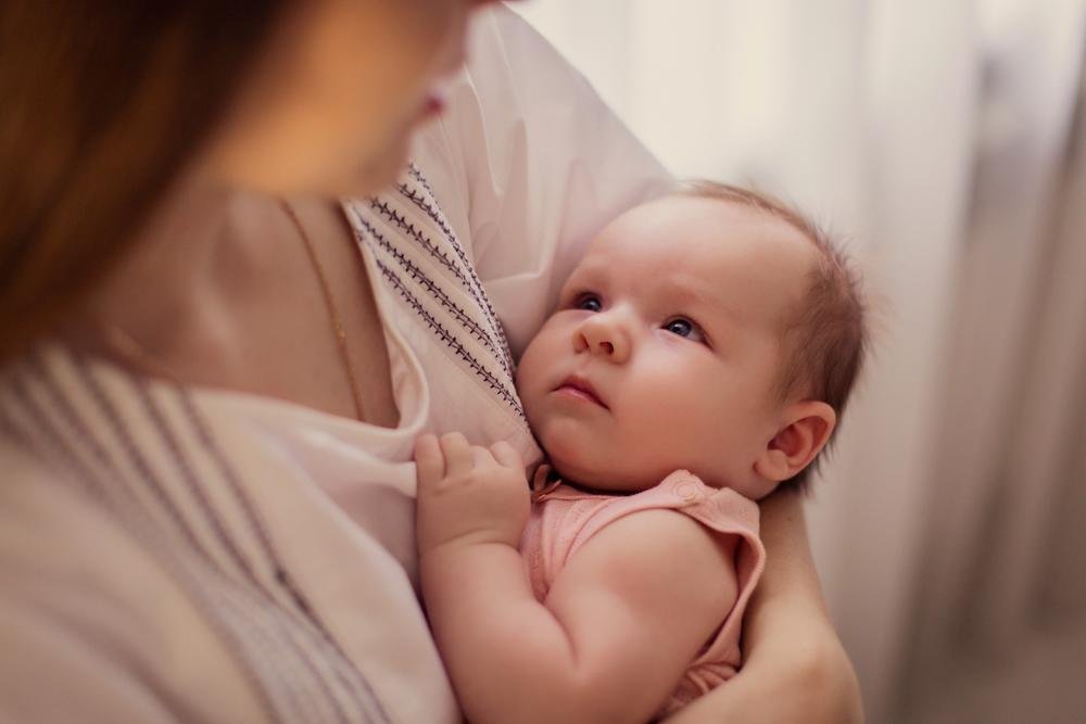 Canto cria laços e é benéfico tanto para o bebê quanto para os pais. (Fonte: Shutterstock)