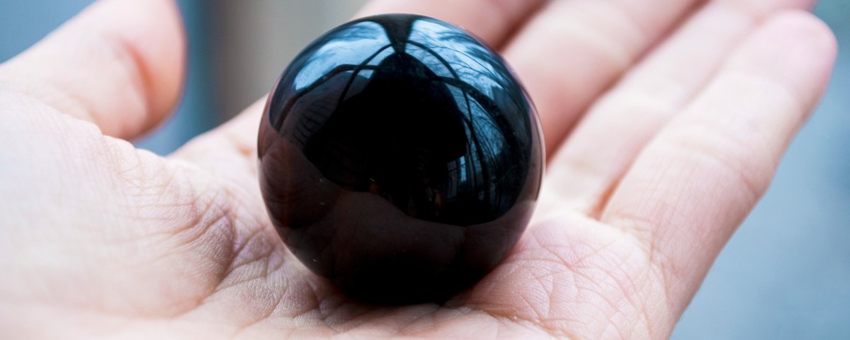 Obsidiana: 5 fatos interessantes sobre a misteriosa rocha vulcânica - Mega  Curioso