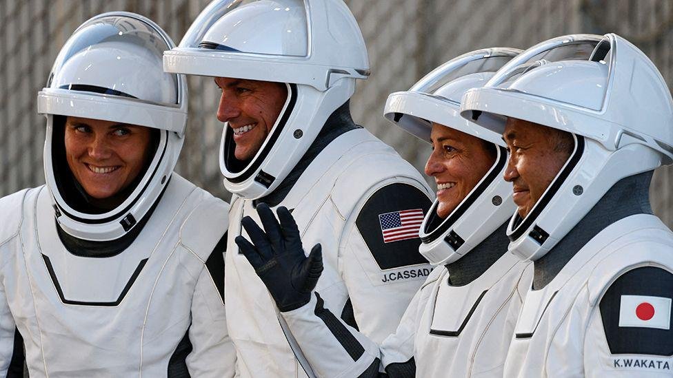 A equipe da Crew-5 é composta por quatro astronautas de três nações diferentes