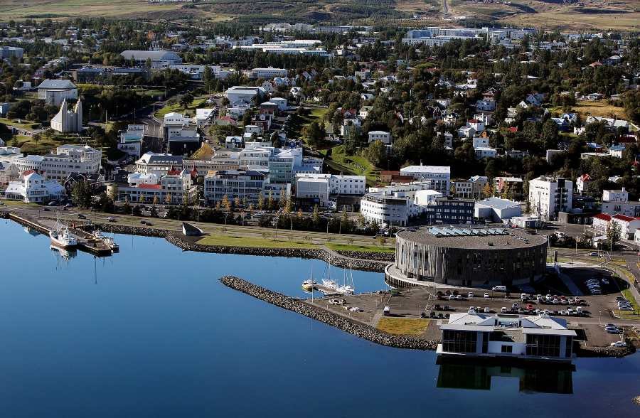 Akureyri, a quarta maior cidade da Islândia. (Fonte: Wikimedia Commons)