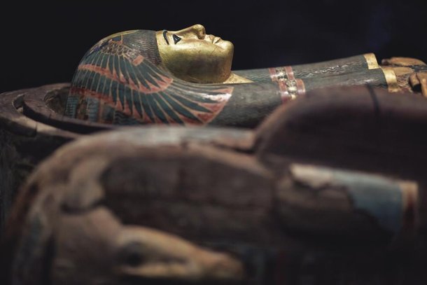 Os sarcófagos enfeitados também são indícios da busca pela divindade. (Fonte: Shutterstock)