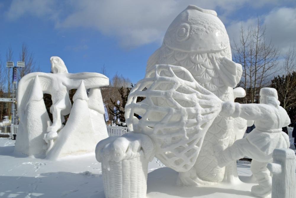 Esculturas feitas de gelo que se destacam pela criatividade participam de uma competição — mas apenas as que não derreterem são avaliadas!  (Fonte: Shutterstock/Reprodução)
