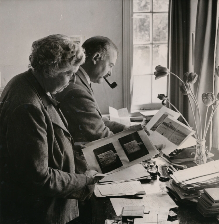 Agatha Christie e seu segundo marido, o arqueólogo Max Mallowan. (Fonte: Wikimedia Commons)