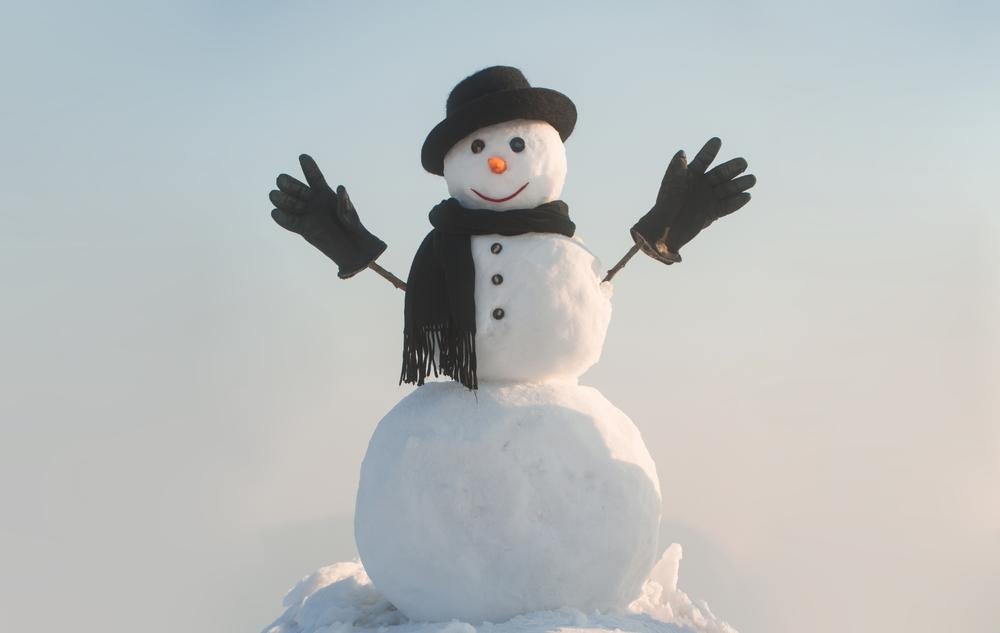 Bonecos de neve se tornaram uma tradição de Natal em vários países do mundo. (Fonte: Shutterstock/Reprodução)