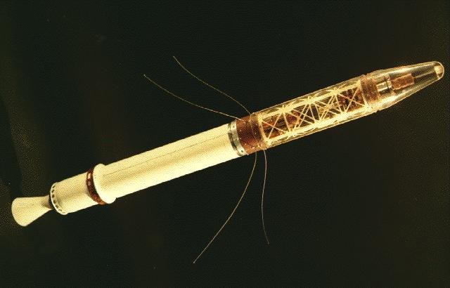 O primeiro satélite lançado pela NASA foi uma resposta ao Sputnik 1, que deu início à corrida espacial