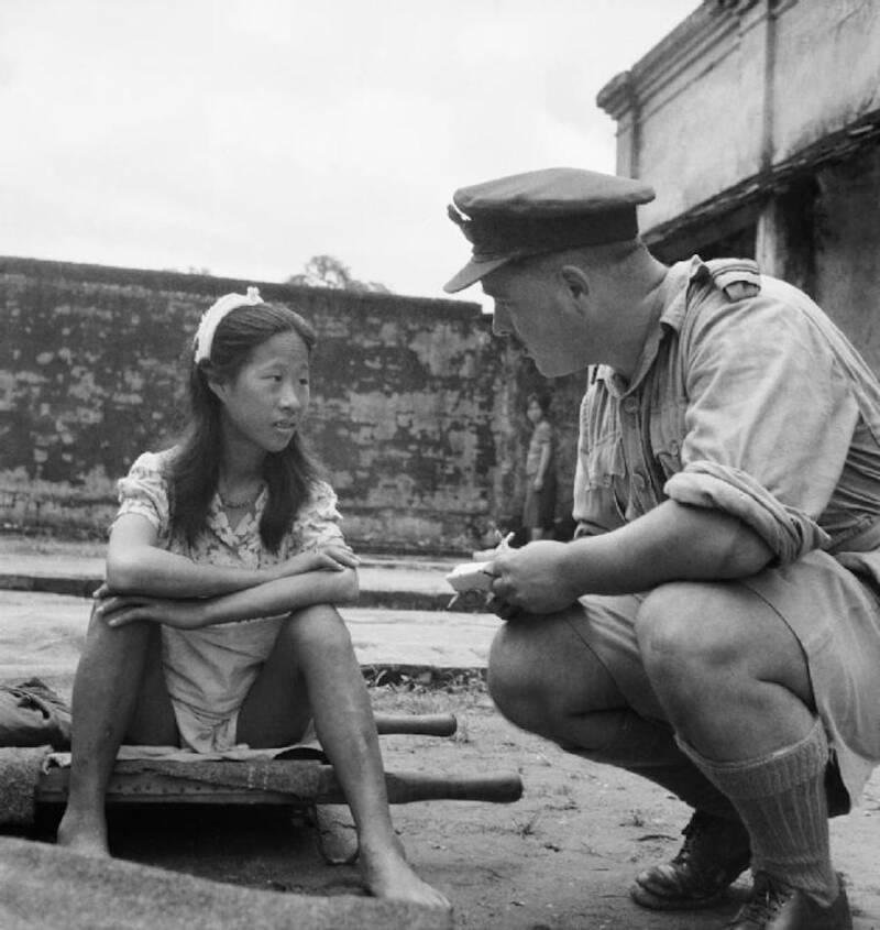 Uma sobrevivente chinesa da escravidão sexual, resgatada de um dos “batalhões de conforto” do Japão da Segunda Guerra Mundial, em 1945. (Fonte: Wikimedia Commons)