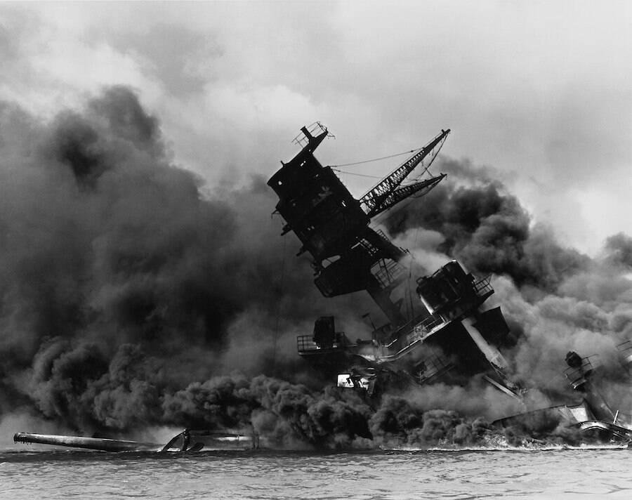 O ataque japonês a Pearl Harbor, no Havaí, em 1941. (Fonte: Wikimedia Commons)