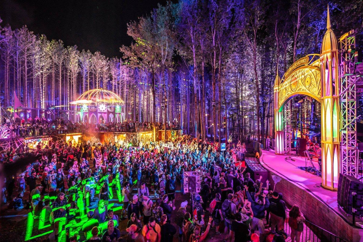 Electric Forest Festival evento transforma a floresta em show de LED