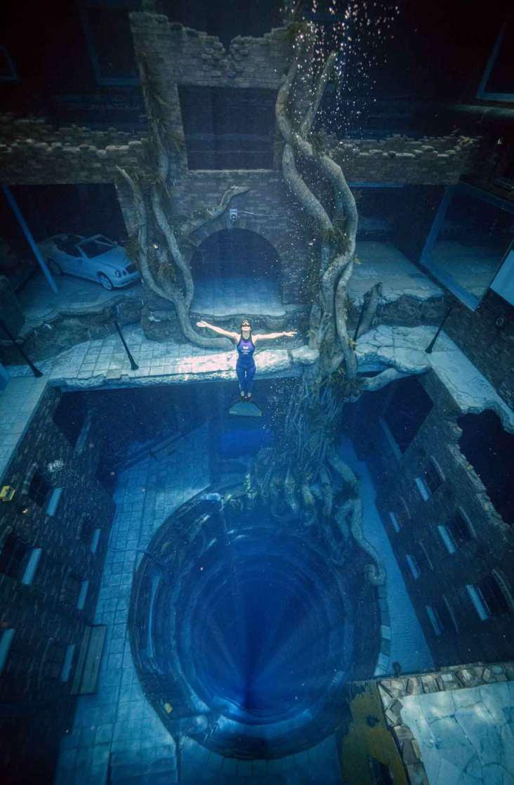 Deep Dive Dubai é a piscina mais profunda do planeta (Divulgação: Deep Dive Dubai)