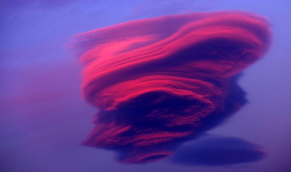 Nuvens lenticulares intrigam observadores por apresentar um formato incomum. (Fonte: Shutterstock/Reprodução)
