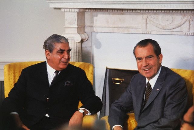 Yahya Khan com o presidente estadunidense Richard Nixon (Fonte: Wikimedia Commons)