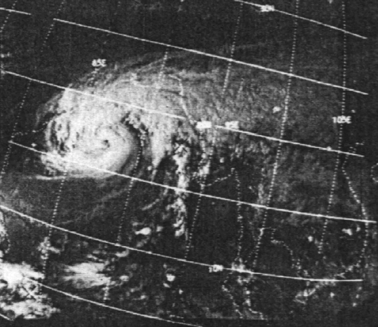 Foto de satélite mostra o ciclone se aproximando da Baía (Fonte: Britannica/Reprodução)