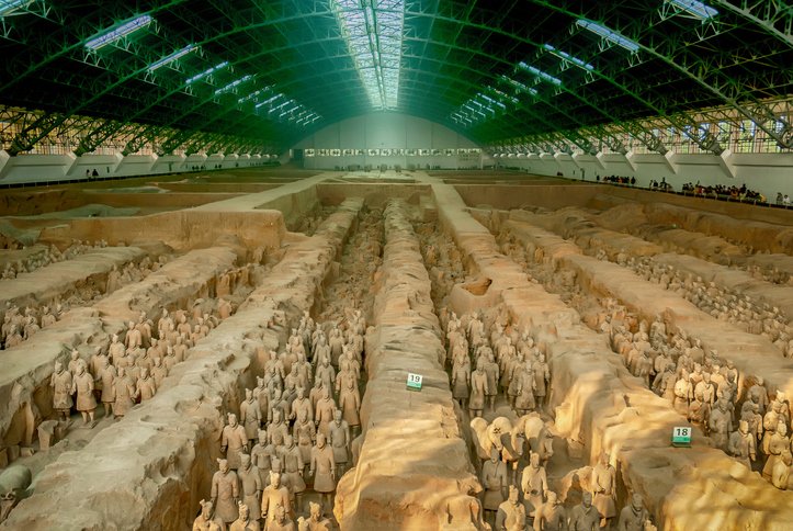 O "Exército de terracota" guarda os arredores da tumba do imperador. (Fonte: Getty Images)