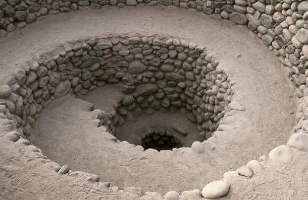 Parte de um dos aquedutos contruídos em pedra pelos Nazcas. (Fonte: Getty Images)