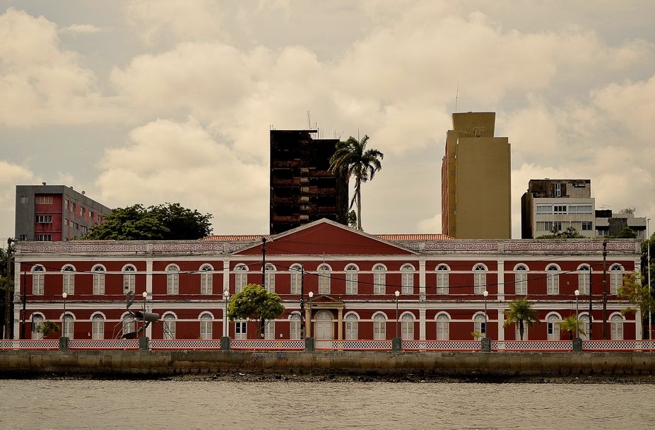 Ginásio Pernambucano é a escola mais antiga do Brasil ainda em atividade (Fonte: Wikimedia Commons)