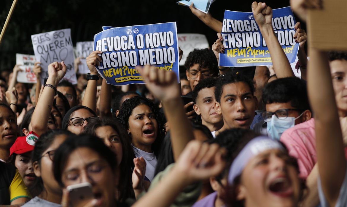 Estudantes de escolas públicas pedem a revogação do Novo Ensino Médio (Fonte: Agência Brasil/EBC)