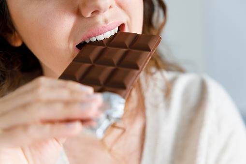 O consumo moderado de chocolate contribui para a melhoria da saúde. (Fonte: Getty Images/Reprodução)