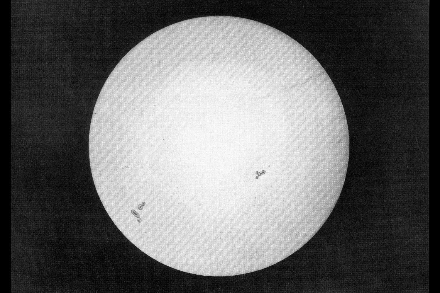 A primeira foto do sol, de 1845 (Fonte: Twitter/Reprodução)