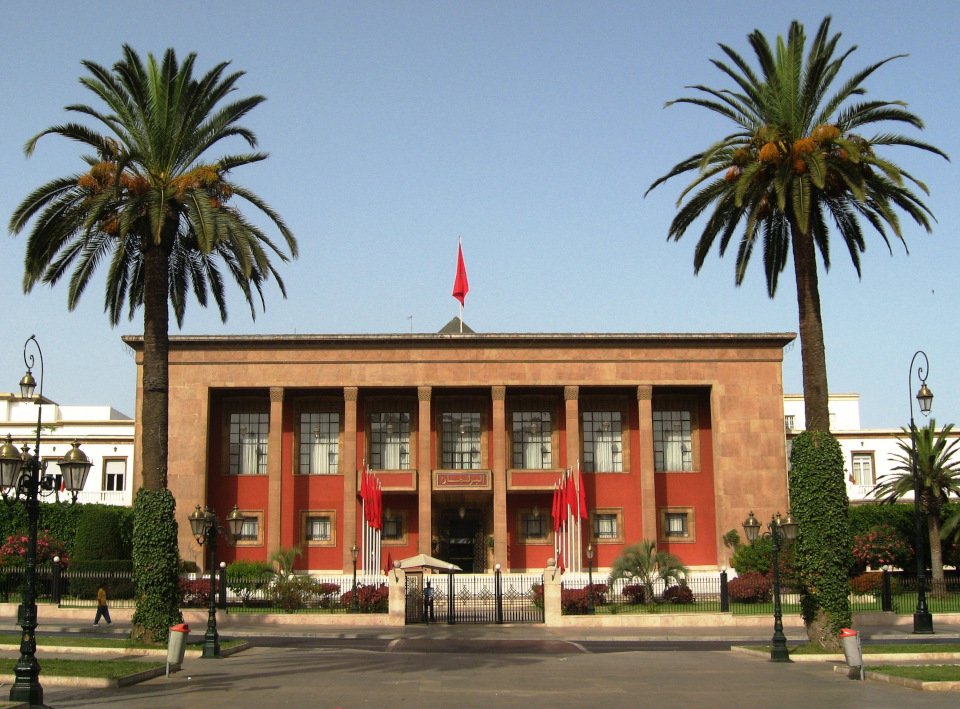 Parlamento marroquino é eleito democraticamente, mas pode ser dissolvido por decreto real. (Fonte: Wikimedia/Pilecka/Reprodução)