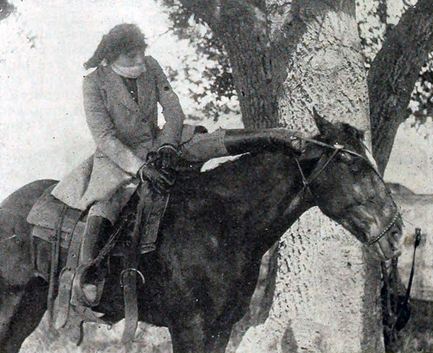 Rose iniciou sua carreira no circo fazendo truques com cavalos. (Fonte: Wikipédia)