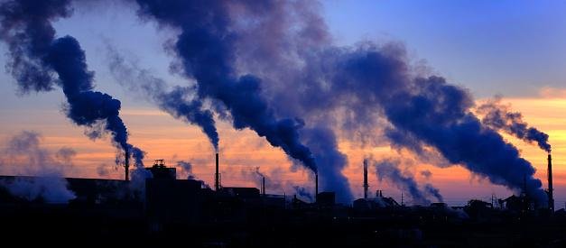 A emissão de gases é um dos principais causadores do aquecimento global (Fonte: GettyImages)
