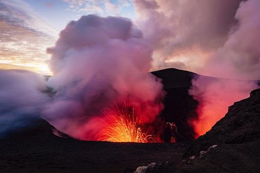 Vulcão em erupção em Vanuatu . Fonte: Getty Images
