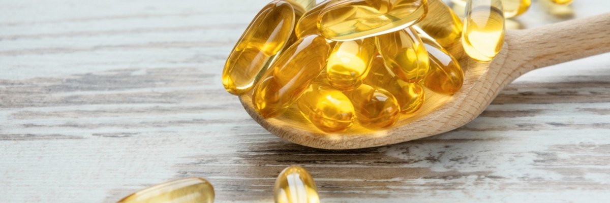 Рыбий жир витамин д. Fish Oil Capsules. Первый рыбный Омега 3. Omega 3 Fish Oil Capsules in the Spoon. Источник рыбьего жира фото.