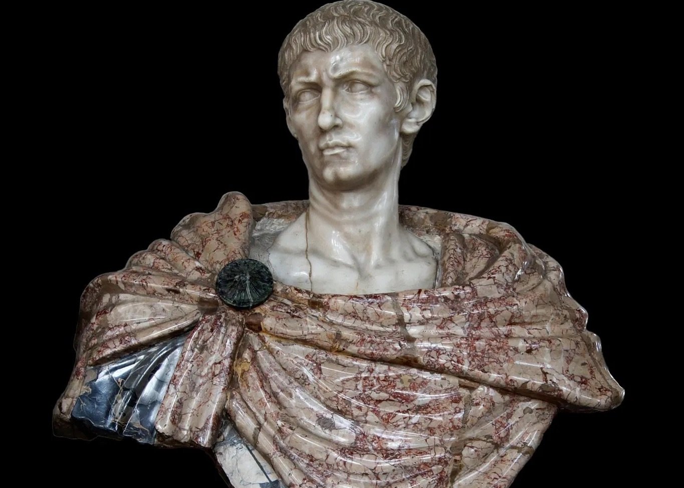 Além de fazer várias reformas, Diocleciano também foi quem criou a Tetrarquia