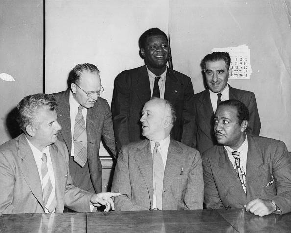 William Zebulon Foster (ao centro, sentado) e os líderes do Partido Comunista Americano. (Fonte: GettyImages / Reprodução)