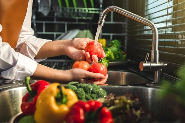 Boas práticas de higiene reduzem drasticamente as chances de contaminação. (Fonte: Getty Images)