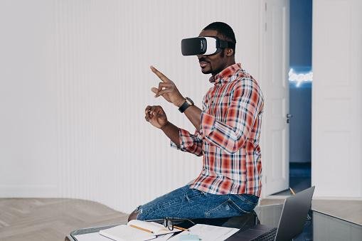 Seria a realidade virtual uma solução para problemas inexistentes? (Fonte: GettyImages/Reprodução)