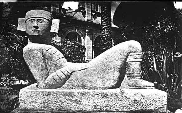 Estátua Chac Mool encontrada por Augustos Le Plongelon. (Fonte: WikimediaCommons/Reprodução)