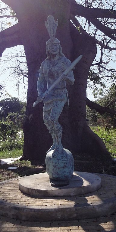 Estátua do guerreiro taíno Agüeybaná II, em Porto Rico. (Fonte: Wikimedia Commons/Reprodução)