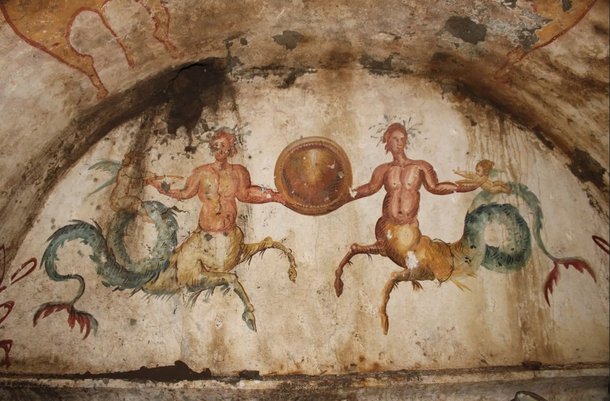 Detalhe do mural com os Ictiocentauros. (Fonte: Superintendência de Arqueologia, Belas Artes e Paisagem para a Área Metropolitana de Nápoles/Reprodução)